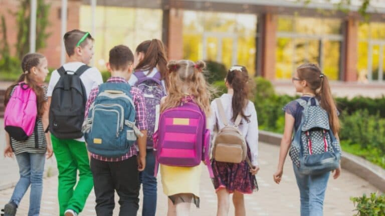 Mesajul ministrului Dragoș Pîslaru către părinți: Cardurile educaționale trebuie utilizate până la 31 august