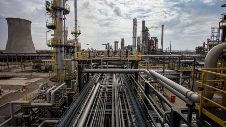 Ministrul Energiei asigură: „Piața carburanților rămâne bine aprovizionată și stabilă.” Acțiunile implementate în urma crizei de la Petrobrazi