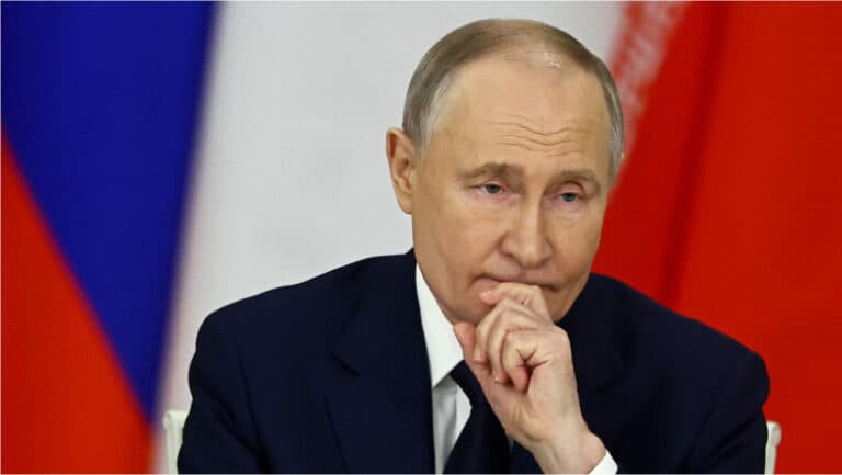 Ambasadorul SUA la NATO descrie gândirea lui Putin ca fiind „afectată, distorsionată și, cel mai probabil, lipsită de logică.”