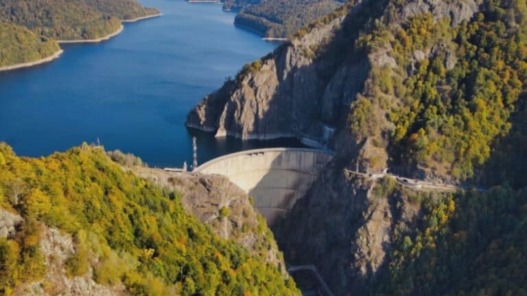 Adevărul despre Lacul Vidraru: Demontăm miturile aurului ascuns și ale ruinelor misterioase
