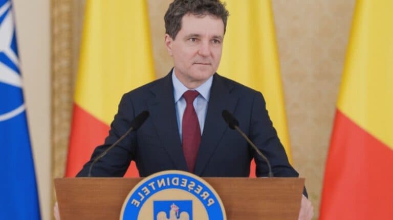 Nicușor Dan, prezent la dezbaterile organizate în cadrul unității militare din Târgu Mureș
