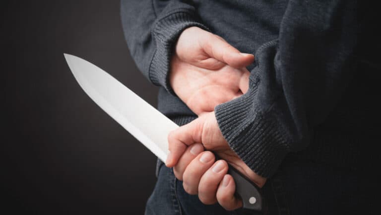 Tragedie în Argeș: O bătrână de 76 de ani, victimă a violenței din partea soțului
