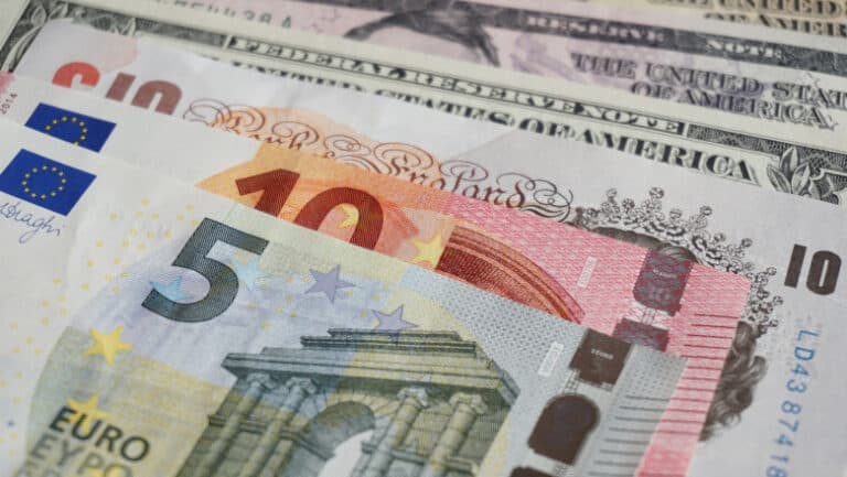 O amenințare financiară colosală depășește criza asiatică din anii ’90: ce mari economii riscă să se prăbușească