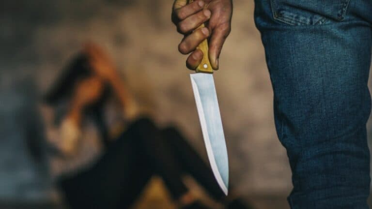 O femeie a căzut victimă unui atac violent din partea fostului iubit într-un centru maternal din Călărași