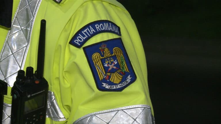 O tânără de 28 de ani, reținută preventiv pentru atac asupra unui agent de poliție