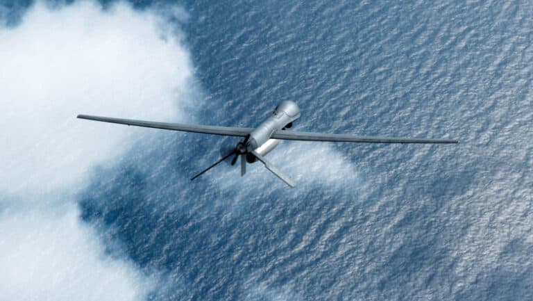 O națiune din NATO își va instrui cetățenii în arta construirii și utilizării dronelor