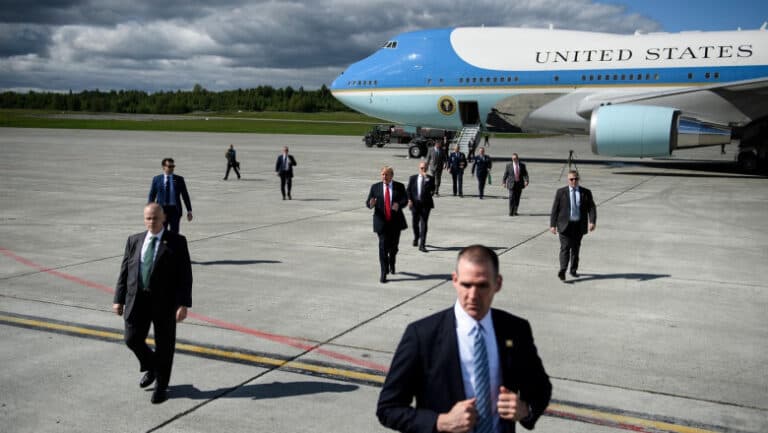 „Oameni și strategii: Adevărata poveste din spatele întâlnirii dintre Putin și Trump în Alaska”