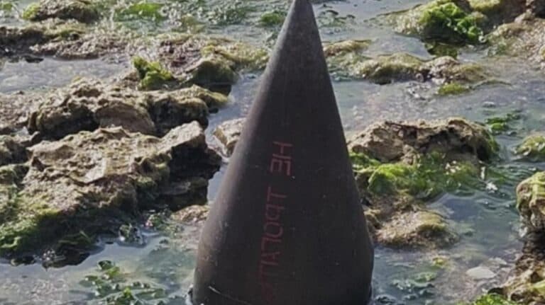 Alertă pe litoral: o parte dintr-o rachetă rusească a fost descoperită pe plaja din 2 Mai