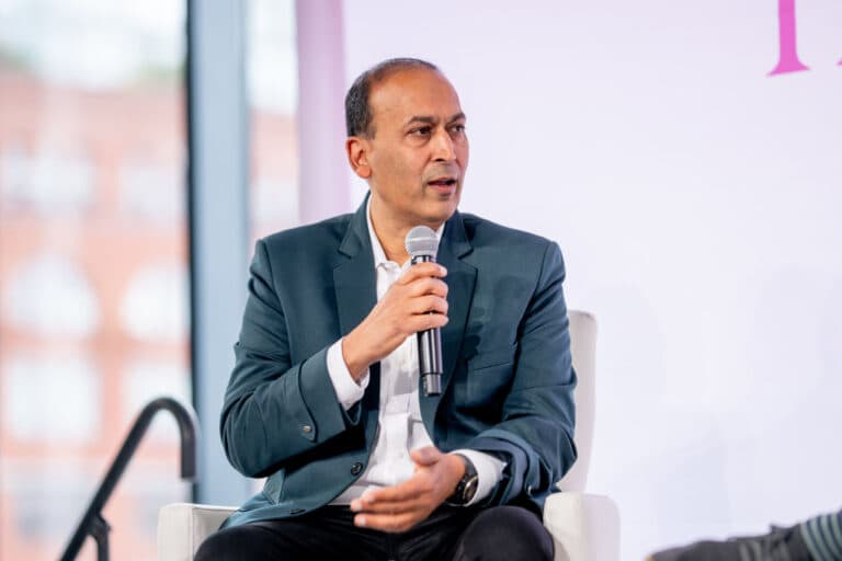 Fondatorul și CEO-ul Poshmark își încheie mandatul
