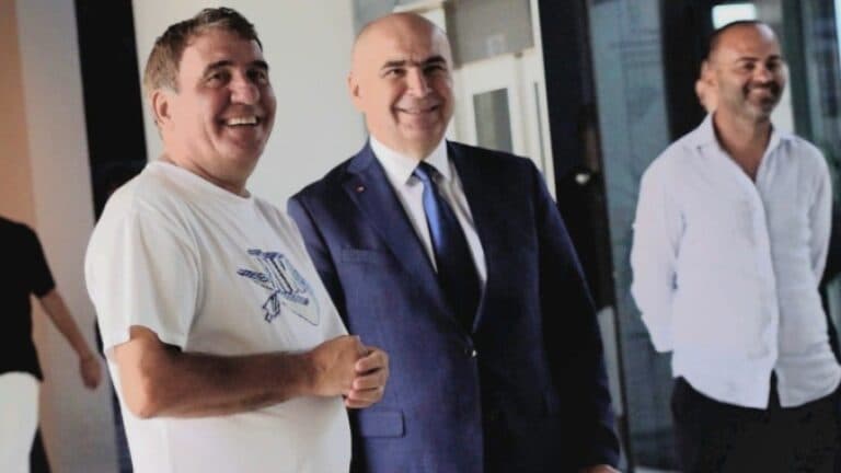 Premierul Bolojan, oaspete neașteptat la Academia Hagi și la complexul sportiv Farul