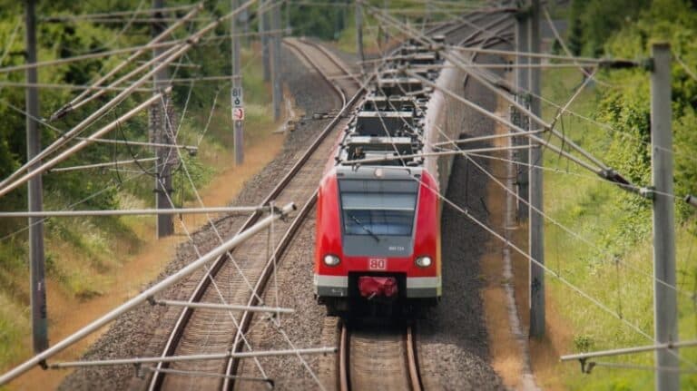 Președintele ARF propune o strategie pentru a ajuta CFR și Transferoviar să depășească dificultățile financiare