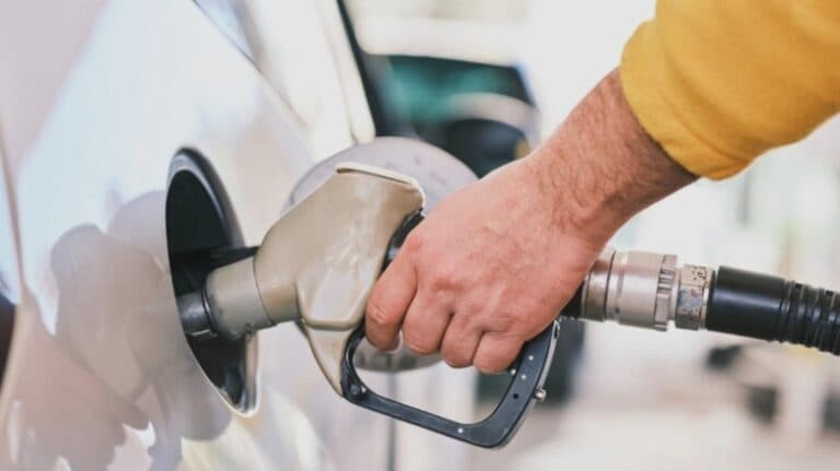 Prețul combustibilului în România depășește nivelul din Suedia și Spania, iar tendința ascendentă continuă