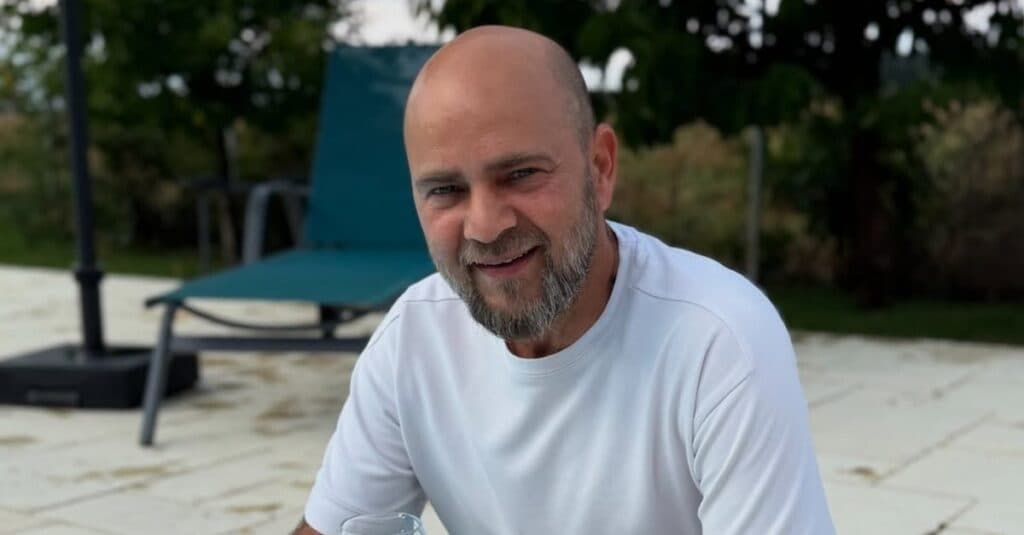 „Prietenia autentică nu constă în conversații zilnice!” Descoperă legătura unică dintre Cosmin Seleși și un tovarăș de muncă