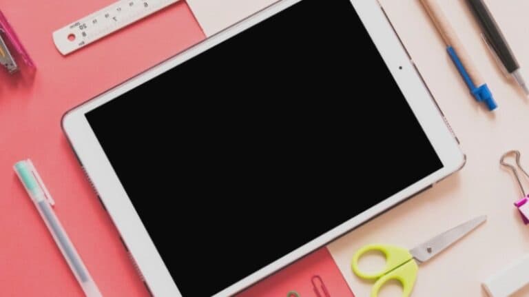 „Dosar penal pentru ‘Școala de acasă’: Percheziții la cei care nu au returnat tabletele”