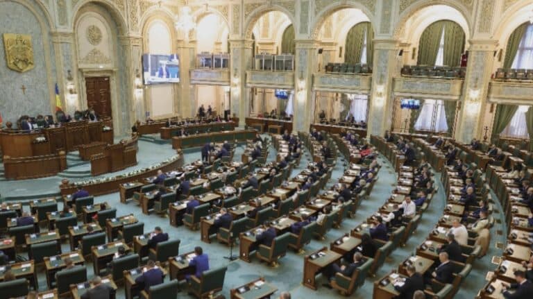 Propunerea lui Crin Antonescu pentru pensiile speciale ale judecătorilor, REFUZATĂ în Senat pentru a deschide drumul soluției lui Ilie Bolojan