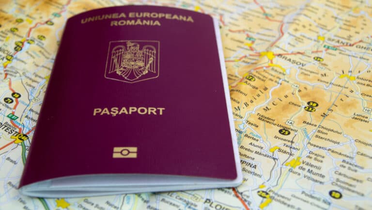 Cetățenie română în schimbul unor sume colosale: doi bărbați condamnați în Republica Moldova pentru trafic de privilegii