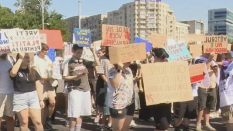 Studenții se mobilizează: ANOSR trage un semnal de alarmă – „Anul universitar nu poate începe în acest mod!”