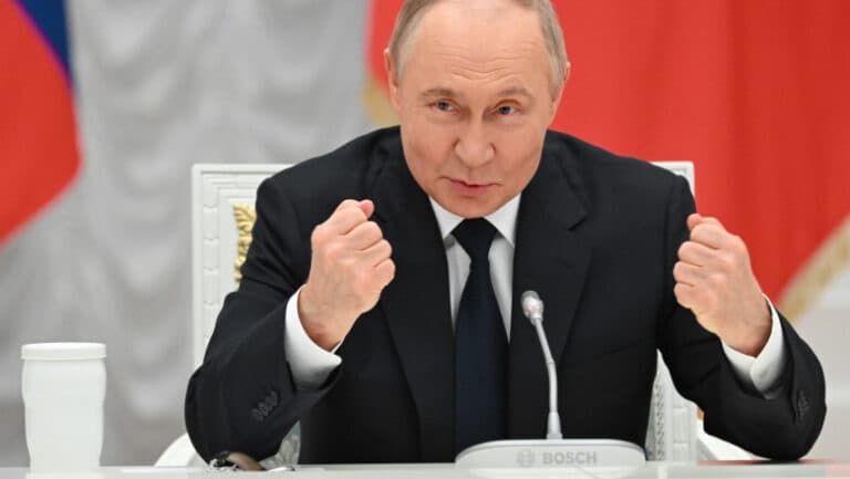 Putin aduce elogii lui Trump înainte de discuțiile din Alaska: „Echipa sa muncește intens”