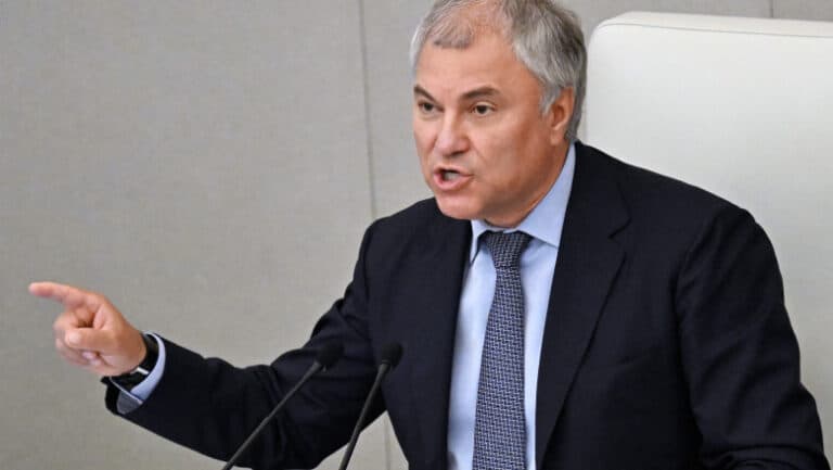 Putin îl trimite pe liderul deputaților ruși într-o misiune în Coreea de Nord. Ce planuri are acesta la Phenian?