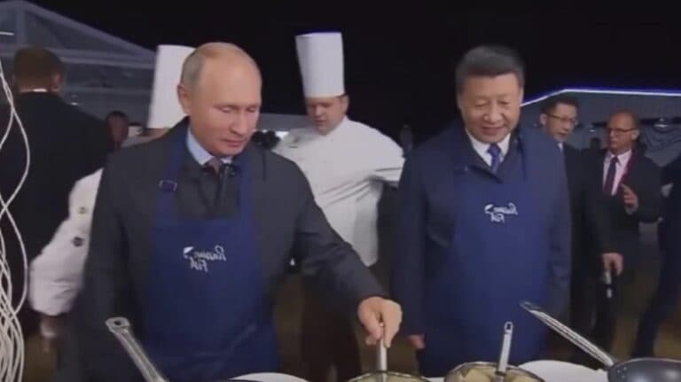 Putin se îndreaptă spre China pentru a solicita sprijinul lui Xi Jinping