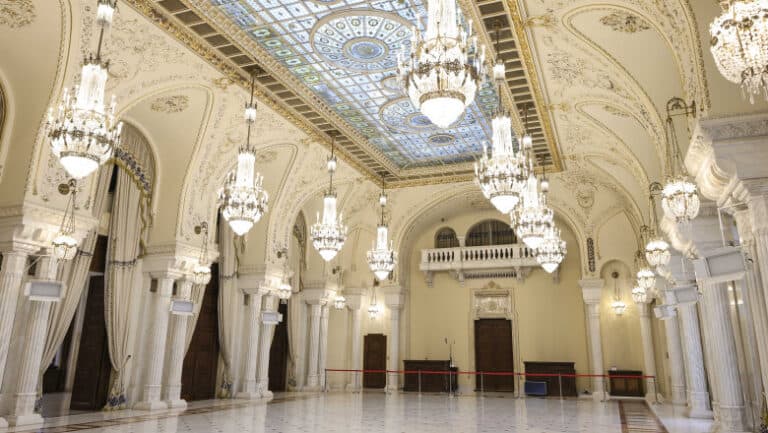 Reguli de acces pentru românii care vor să-i aducă un ultim omagiu lui Ion Iliescu în Sala Unirii de la Palatul Cotroceni