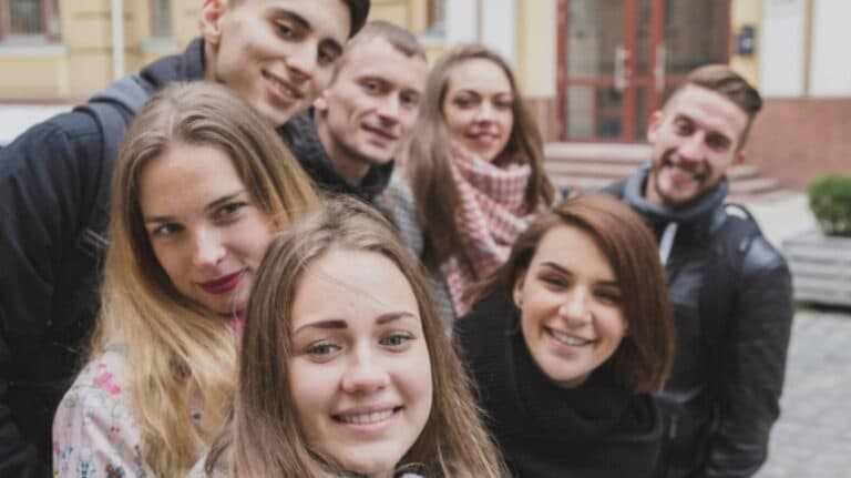 România: Aproape 20% dintre tineri stau degeaba, fără școală sau loc de muncă