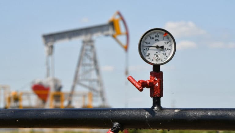 Rusia își schimbă cursul: petrolul destinat Indiei ajunge în China după taxele impuse de Trump