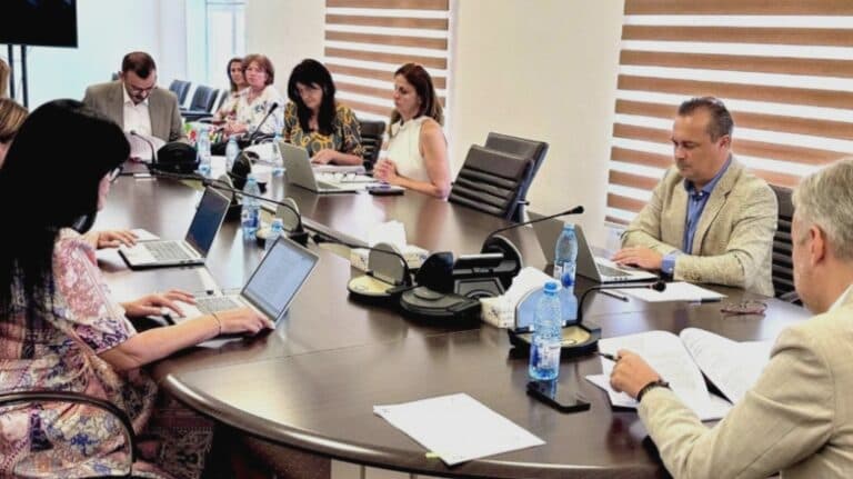 Salariile ANRE, ASF și ANCOM au fost reduse cu 30% și se vor realiza restructurări semnificative: Detalii despre măsurile de austeritate pentru instituțiile cu venituri mari