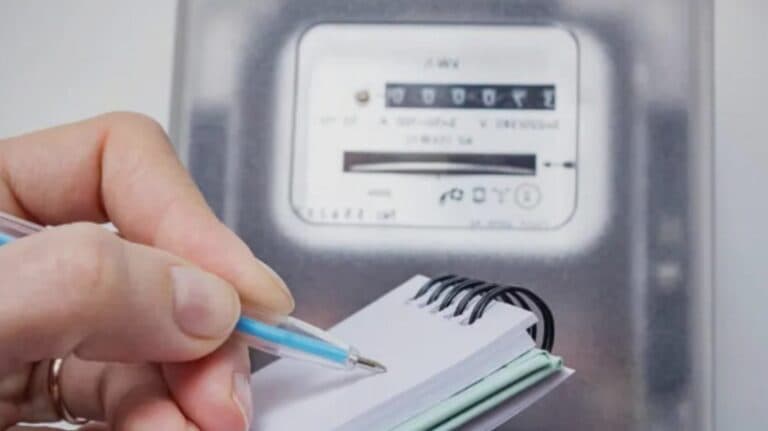 Controversa creșterii TVA-ului pe facturile de energie din iulie atinge noi cote, un colaborator al lui Nicușor Dan denunțând „jaful” la care au fost supuși milioane de români