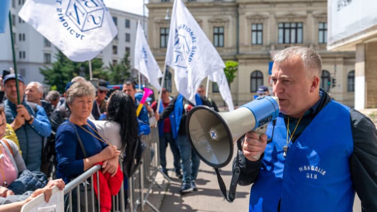 Sindicatele se mobilizează pentru proteste împotriva noilor măsuri fiscale și inițiază o campanie de strângere de semnături pentru grevă generală