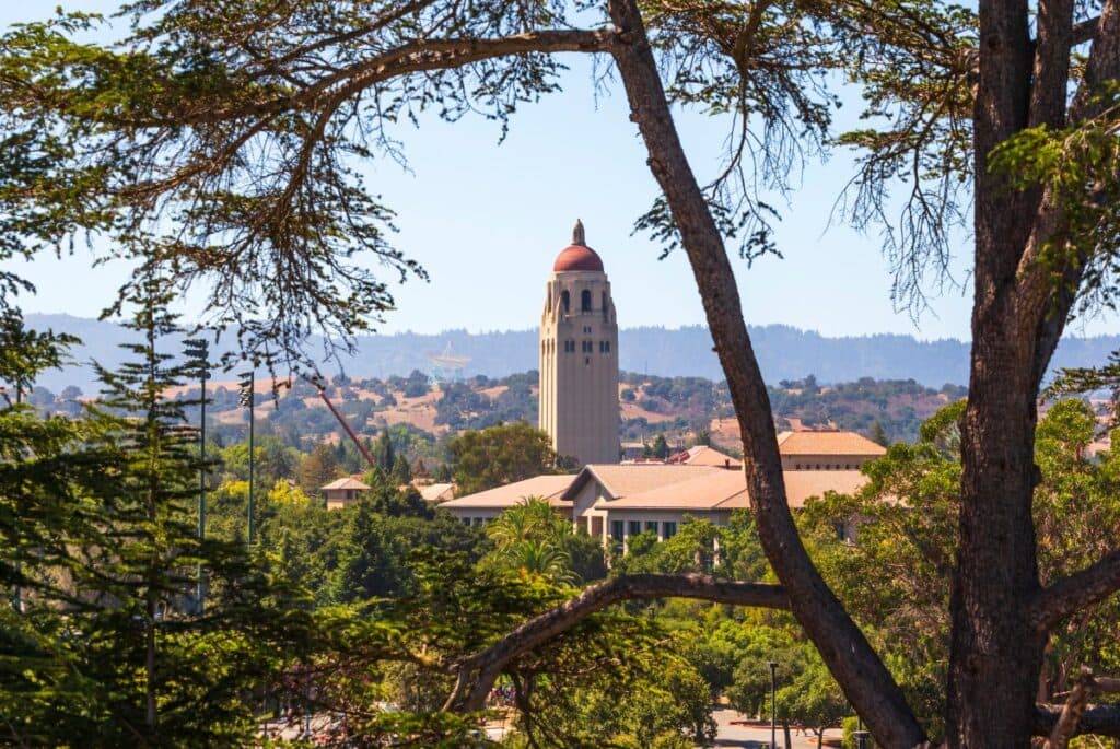 Stanford păstrează tradiția admiterilor moștenite