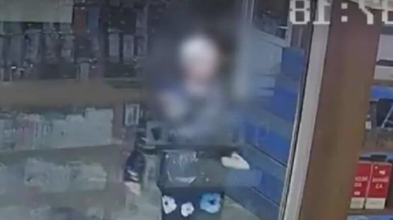 Tânăr din Alexandria, surprins după ce s-a lăudat pe TikTok cu spargerea unui magazin de telefoane