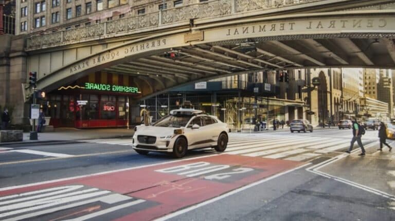 Inovații pe roți: Waymo învinge în Big Apple, iar Nvidia susține Nuro