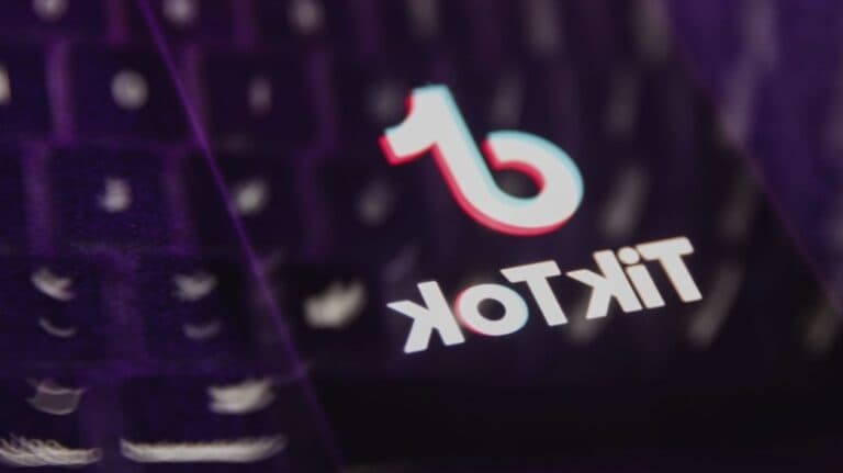 Noile reglementări TikTok aduc modificări subtile pentru creatorii LIVE, conținutul generat de AI și multe altele