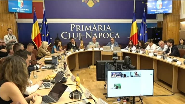 Toți funcționarii din primăria Cluj-Napoca beneficiază de compensații pentru condiții de muncă dăunătoare. Boc: Gestionarea dosarelor are un impact negativ asupra sănătății angajaților