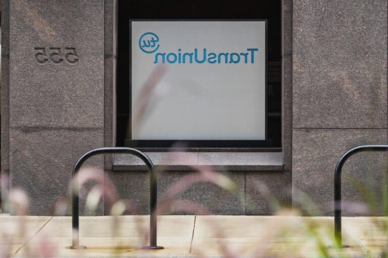 TransUnion anunță că atacatorii informatici au furat datele personale ale 4,4 milioane de clienți