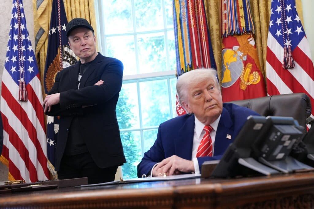 Trump își propune să dezvăluie misterele birocrației din industria spațială. Iată cine are de câștigat