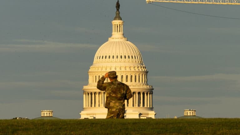 Forțele Gărzii Naționale au pătruns în Washington, D.C.: 23 de persoane reținute, primarul denunță „presiunea dictatorială” a lui Trump