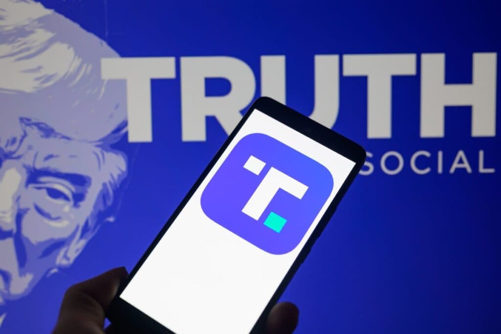 Căutarea AI de pe Truth Social beneficiază de tehnologia Perplexity, însă platforma poate impune restricții asupra surselor utilizate
