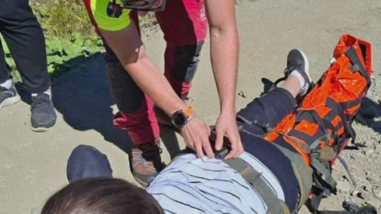 O turistă din Constanța a fost salvată de echipa de salvamont după un incident montan