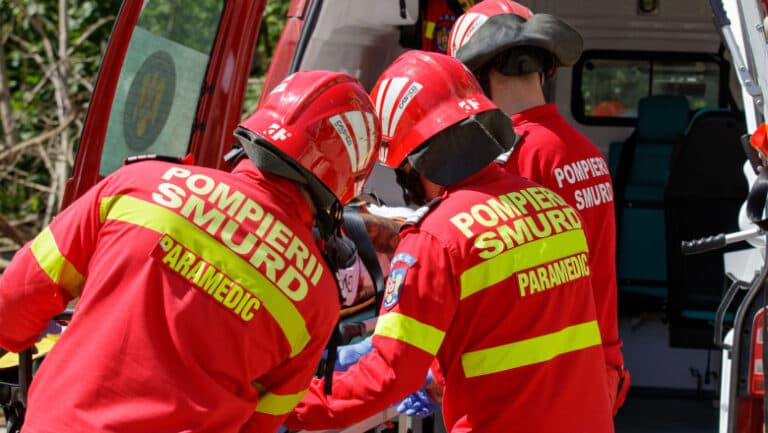 Tragedie într-un cămin cultural: un copil de 5 ani a murit după o cădere într-o fosă septică