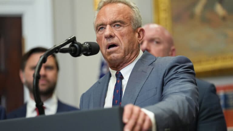 Profesioniști din sănătate cer demisia lui RFK Jr.: „Încercare de a devia atenția opiniei publice.”