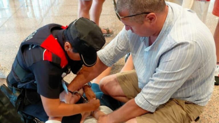 Un jandarm român, în timpul concediului, erou în capturarea unor fugiți la Aeroportul El Prat din Barcelona