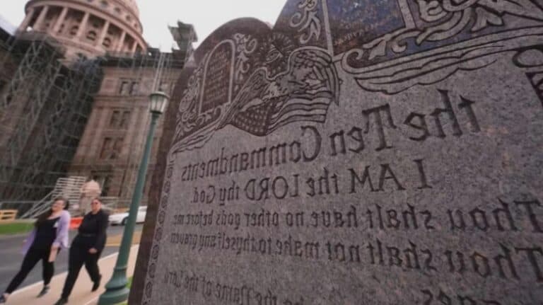 Un magistrat oprește o lege din Texas care obligă școlile să expună cele Zece Porunci biblice