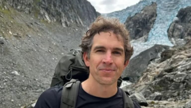 Un jurnalist dispărut în Norvegia timp de 6 zile a fost salvat. Povestea supraviețuirii sale în sălbăticie, în ciuda unei răni severe,