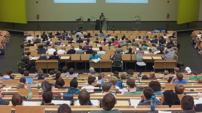 Un oraș din România strălucește în topul global al universităților în 2026, iar surpriza este că nu este București sau Timișoara