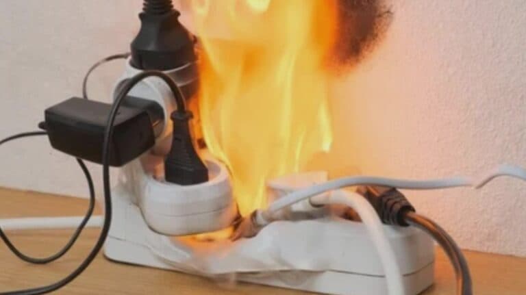 Locurile interzise pentru prelungitoare: cum să previi incendiile. Sfaturile esențiale ale electricienilor