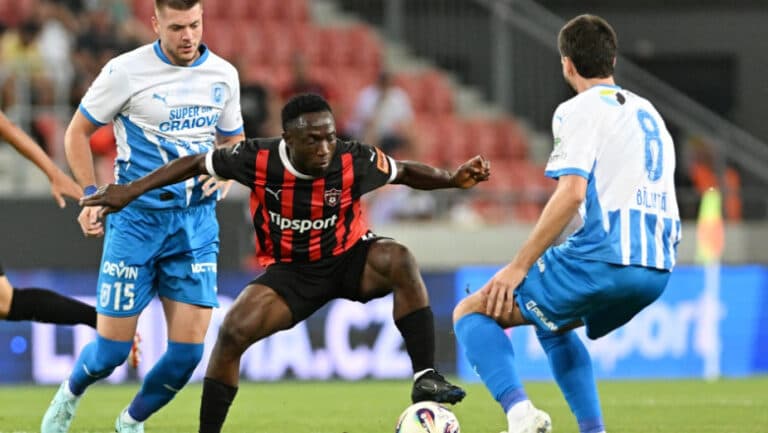 Universitatea Craiova avansează în play-off-ul Conference League, în ciuda înfrângerii suferite în deplasare contra lui Spartak Trnava