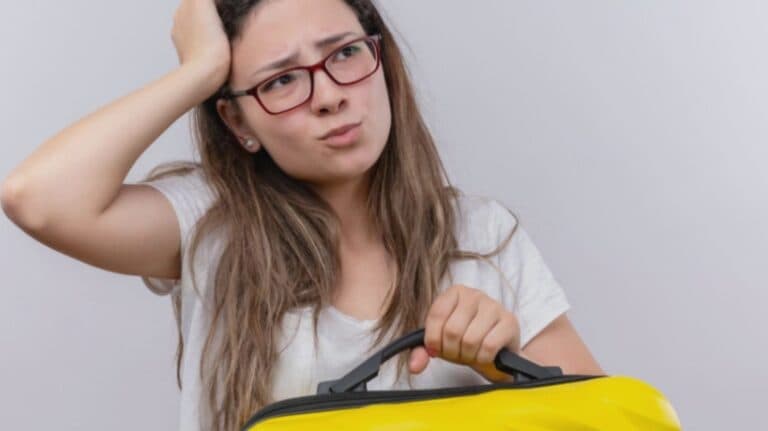 Vacanțe suspendate și călători îngrijorați. O agenție de turism de renume nu a onorat plățile către hoteluri și se confruntă cu falimentul. ANAT avertizează românii să evite îmbarcarea în avioane