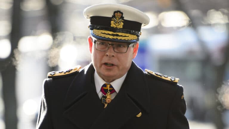 Viceamiralul Mark Norman: Canada ar putea desfășura soldați pentru misiuni de pacificare în Ucraina